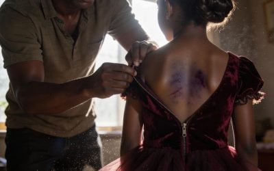 My 8-Year-Old Daughter Texted Me “Dad, can you help me with my zipper? Please come to my room. Just you. Close the door” —What I Saw on Her Back Made Me Grab Her and Leave Immediately because Them aura vios