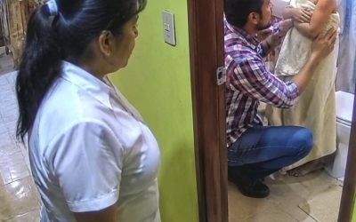 My daughter always remained silent whenever her stepfather bathed her… until one day I arrived home earlier than usual — and what I saw before my eyes left me paralyzed. 1